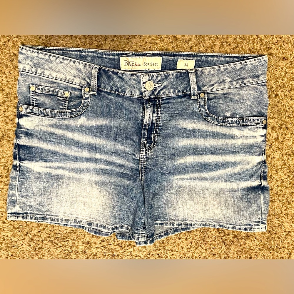 BKE Scarlett Women’s Denim Shorts Size 34 in Great Condition